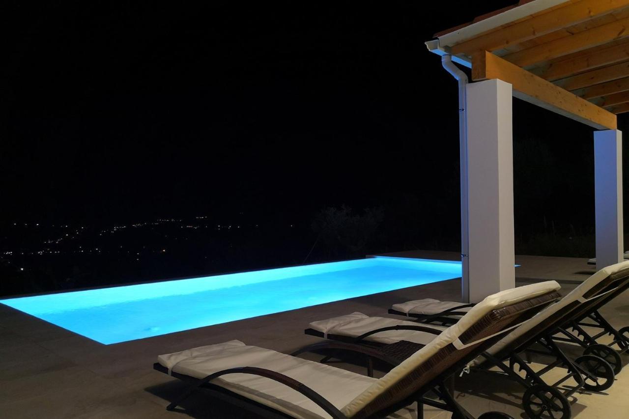 Sunset Sea View Villa 8 อฟิโอนาส ภายนอก รูปภาพ
