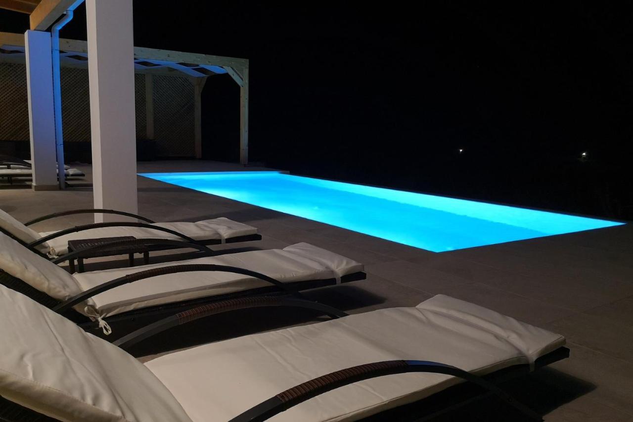 Sunset Sea View Villa 8 อฟิโอนาส ภายนอก รูปภาพ